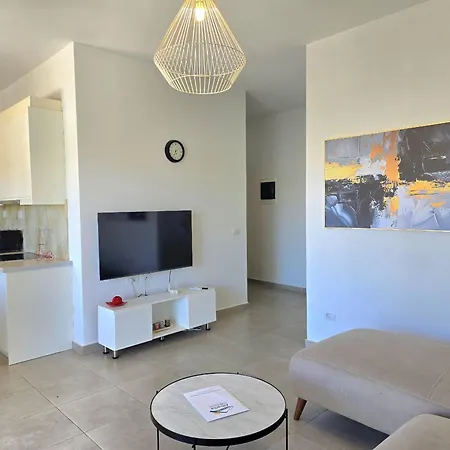 Sunny - 146 Apartment