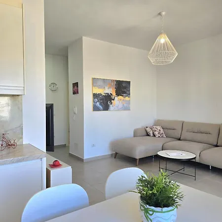 Sunny - 146 Apartment
